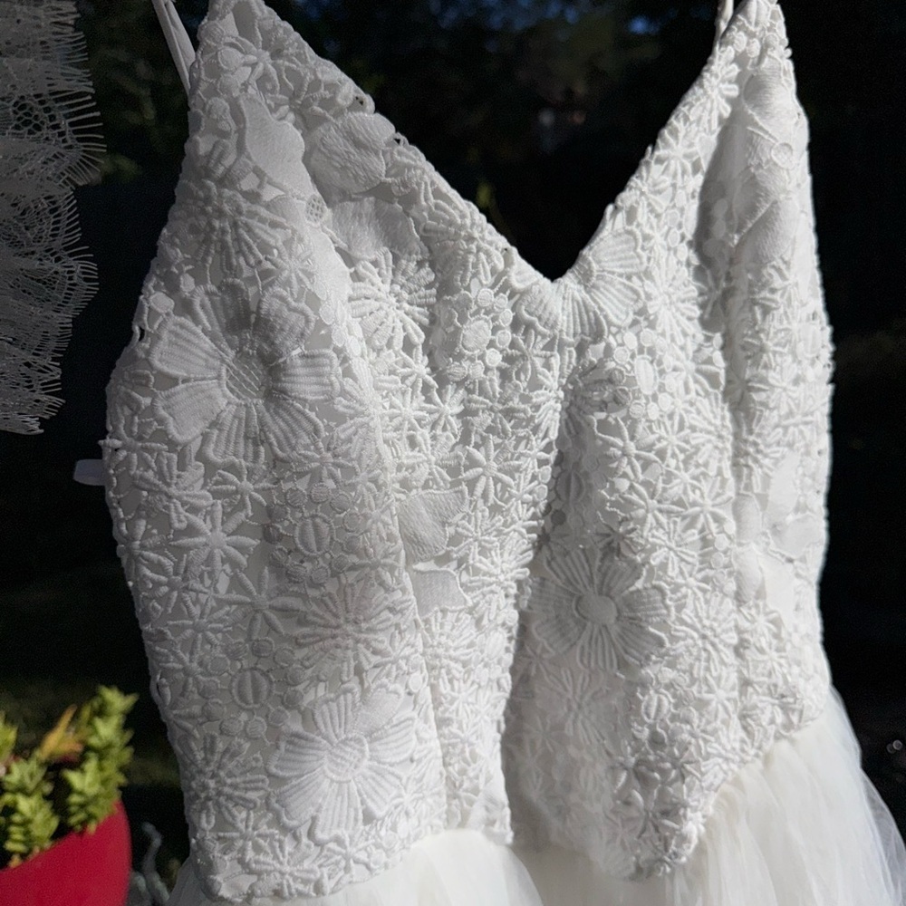 Selfie Leslie White Lace and Tulle Dress - Picture 5 of 11